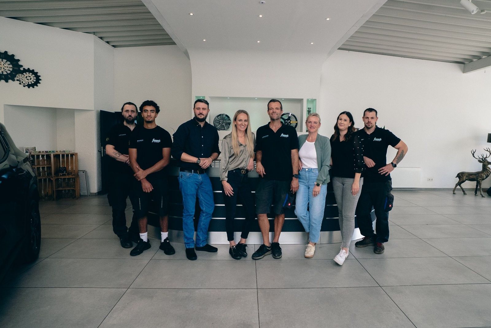 Das ganze Team in der Ausstellung